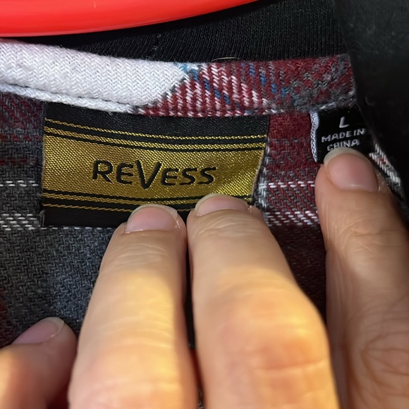 Revess Large Men’s Flannel Hooded button down shirt - Picture 2 of 4